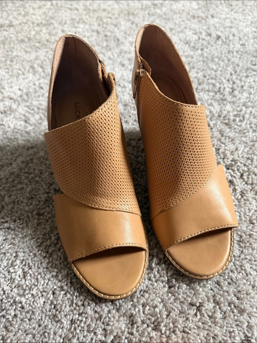 Lucky Brand Tan Open-Toe Elastic Strap Wedges